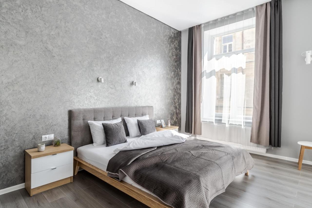 Inshiapartments On Popovycha Str Lviv Bagian luar foto